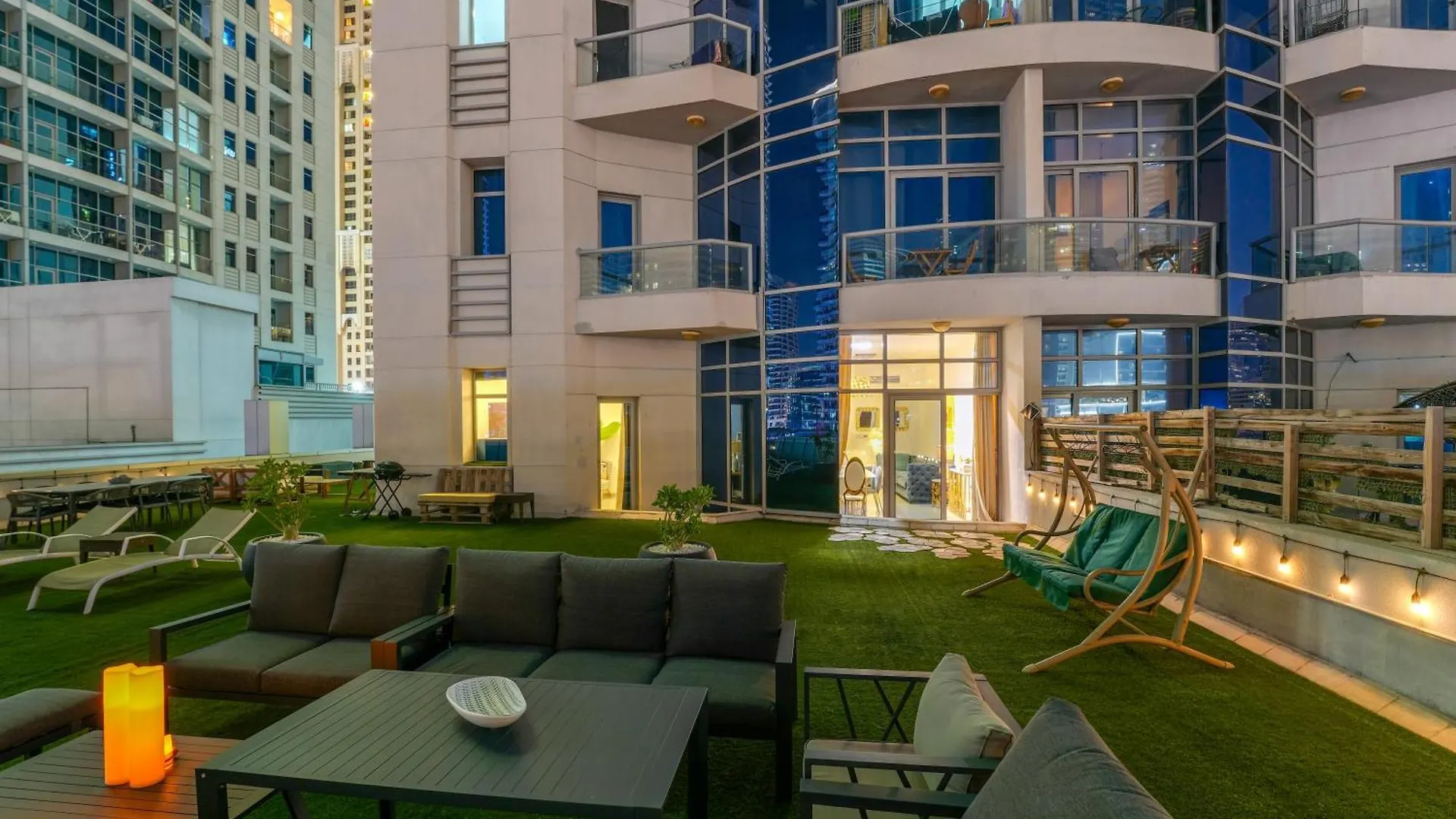 Villa With Private Pool & Huge Terrace Overlooking The Marina Dubai